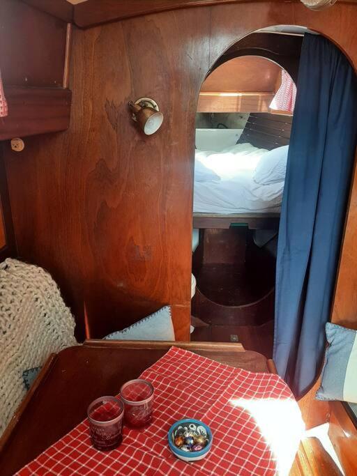 Cosy Sailingboat In Vlissingen Hotel Exterior photo