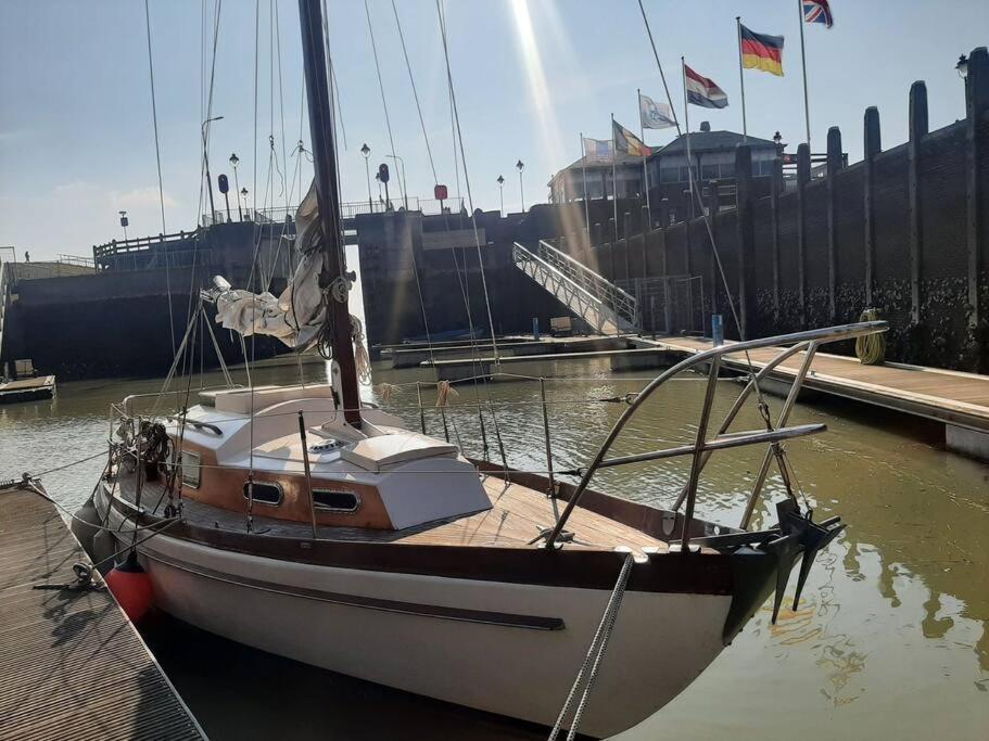 Cosy Sailingboat In Vlissingen Hotel Exterior photo