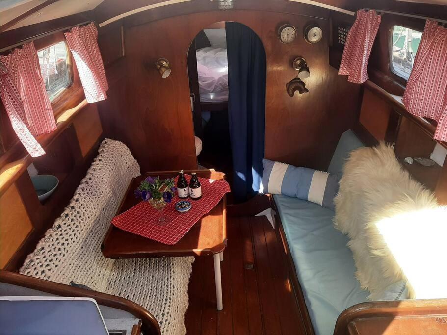 Cosy Sailingboat In Vlissingen Hotel Exterior photo